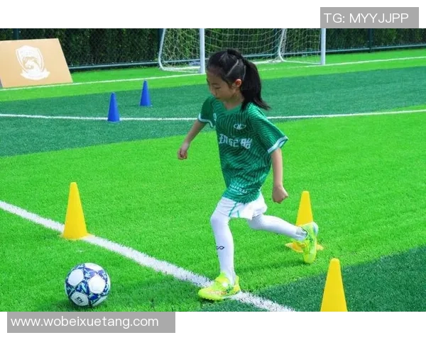 那些将足球当作轮胎踢的球星们 他们的独特技术与突破极限的表现